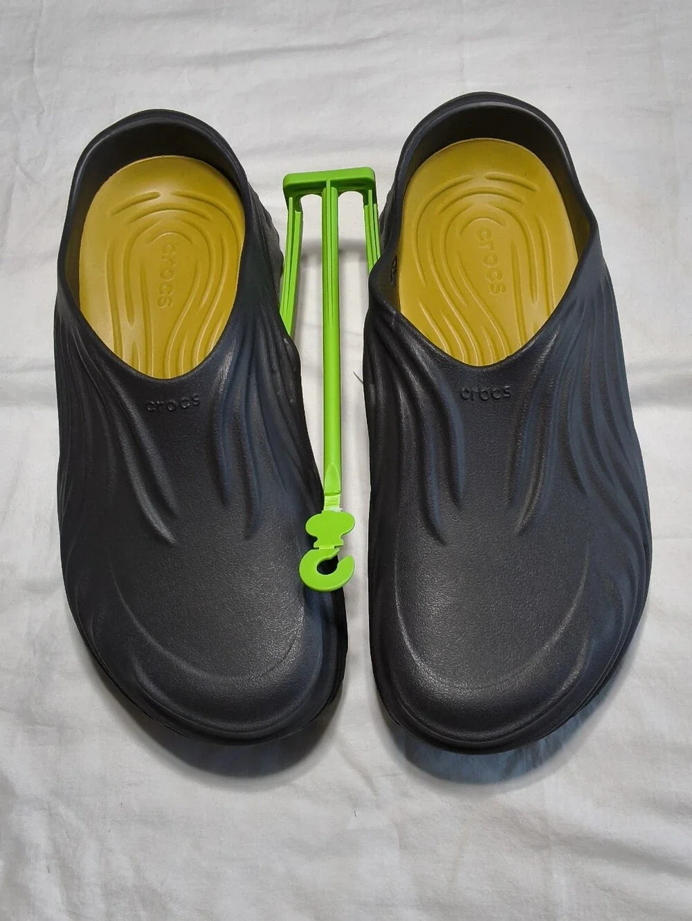 Crocs Echo Wave Black Sand 210521-0LD Men size -12 New Sandals Slippers Comfort